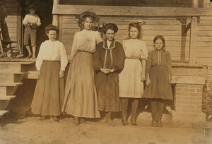  Lewis W. Hine, (From left to right) Lizzie Davis, Nettie Arnet, Monnie McCraney, Vater Arnet, Mattie Connor, Spinners and Winders at Dillons Mills, Dillon, South Carolina, 1908. Courtesy of the Library of Congress, National Child Labor Committee Collection.