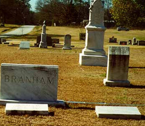 Mark Auslander, The white section of the Oxford City Cemetery, Oxford, Georgia, 2000.