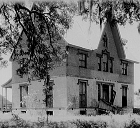 Arthur Rothstein, Library of Congress, Prints & Photographs Division FSA-OWI Collection Reproduction Number: LC-USF34-000407-D DLC, Abandoned mansion, Placquemines Parish, Louisiana, 1935. 