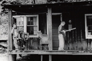 John Cohen, Boy with tin can banjo, KY, 1959