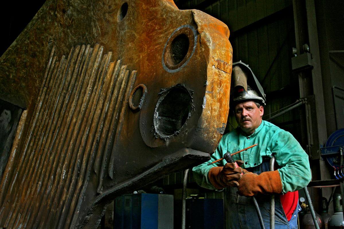UMWA surface mine welder repairs dragline bucket. Boone County, WV, 2005.