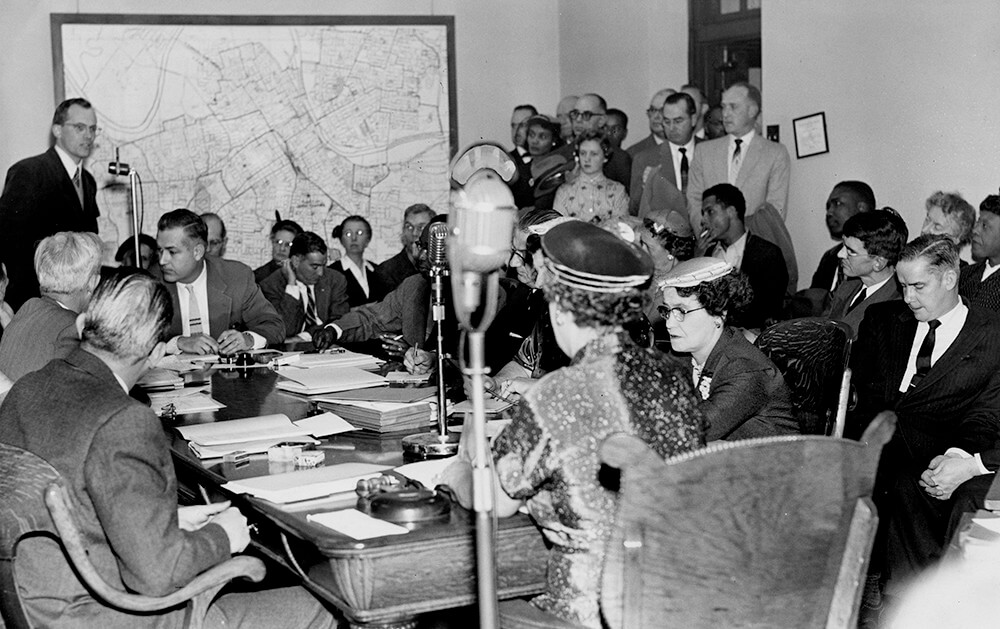 People crowd the room at a Nashville School Board hearing on desegregation, Nashville, TN, March 1956. © Nashville Public Library.​