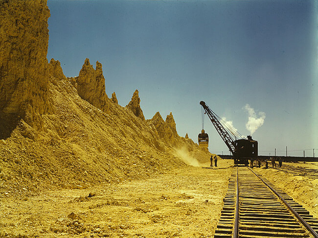 John Vachon, Nearly exhausted sulphur vat from which railroad cars are loaded, Freeport Sulphur Co., Hoskins Mound, Texas, 1943.