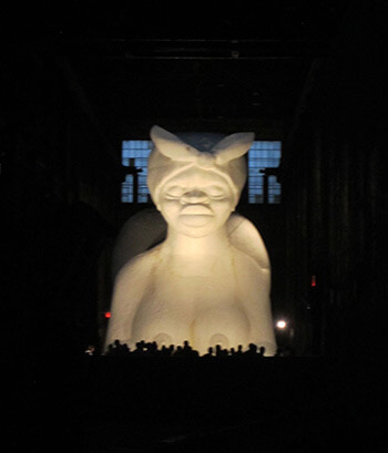 Click to load interactive 3-D model of the Sugar Baby sphinx, from Creative Time. © 2014 Creative Time. Photograph of sphinx, Brooklyn, New York, 2014. Photograph by Valérie Loichot. Courtesy of Valérie Loichot.