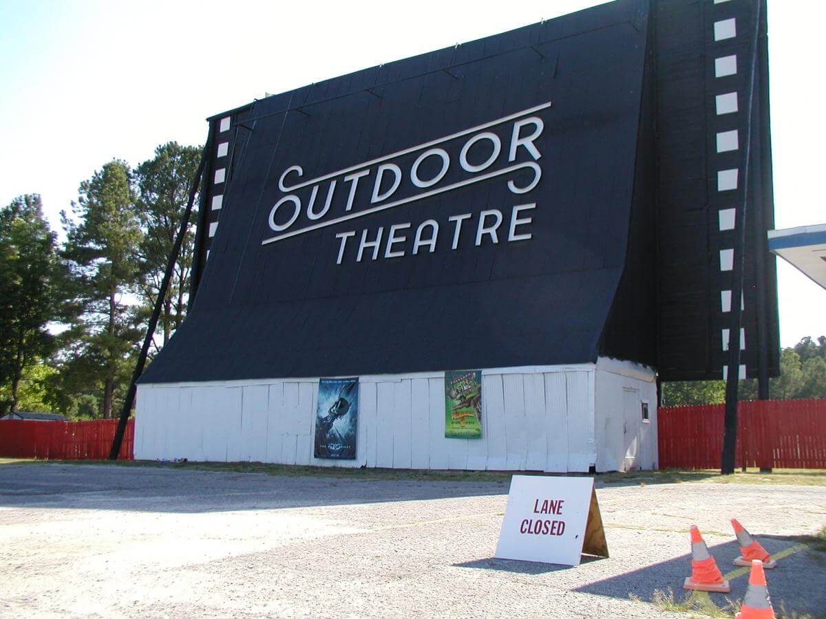 Starlit Screens Preserving Place And Public At Drive In Theaters Southern Spaces