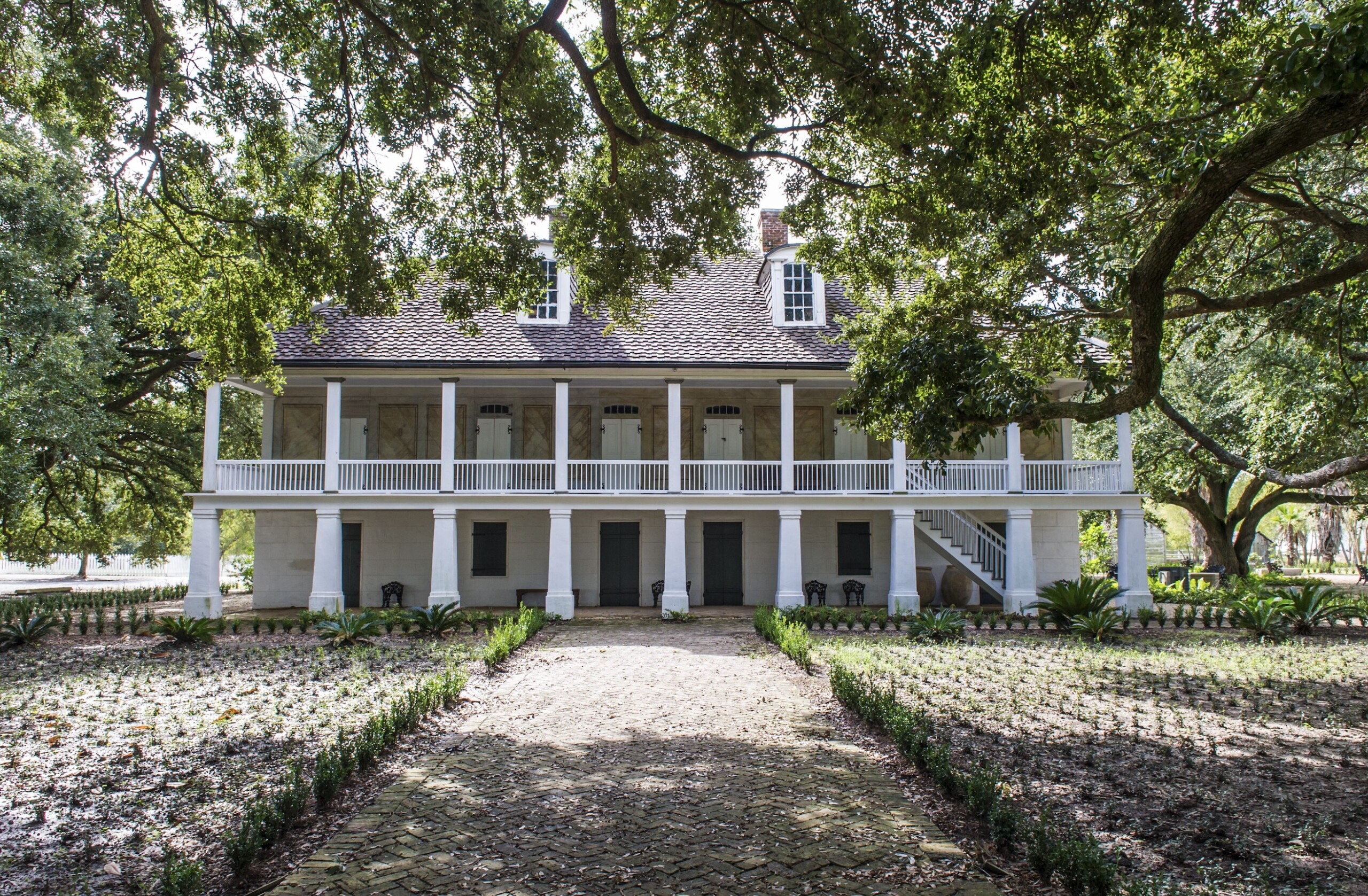 Front view of Whitney Plantation main house. Two stories with columns.